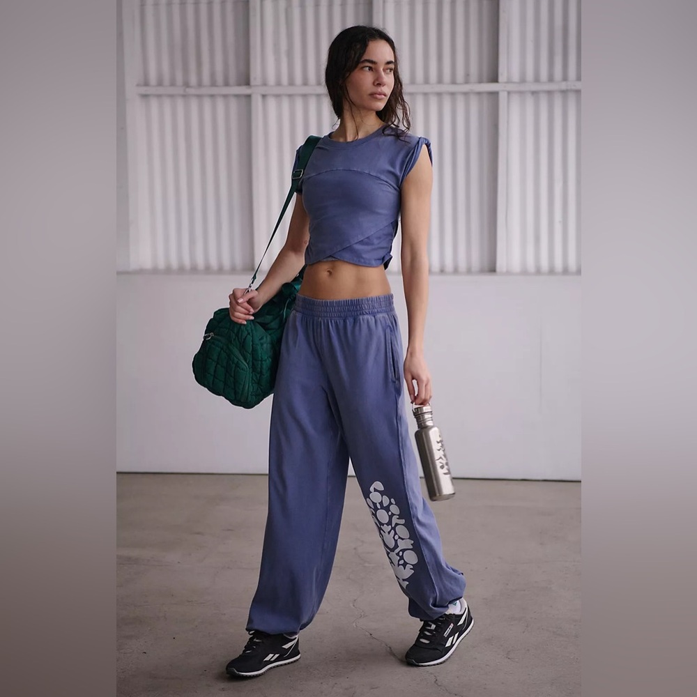 NWT FREE PEOPLE MOVEMENT Hot Shot Logo Crossover Set | Blue Indigo Combo $98